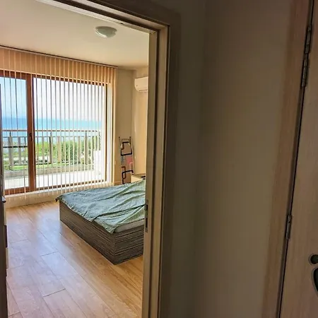 Даймънт Бийч Apartment