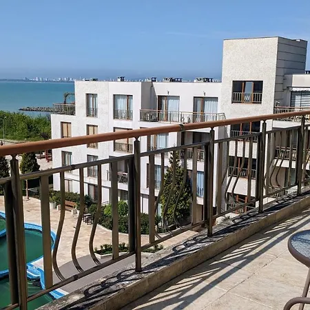 Даймънт Бийч Apartment