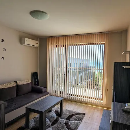 Даймънт Бийч Apartment