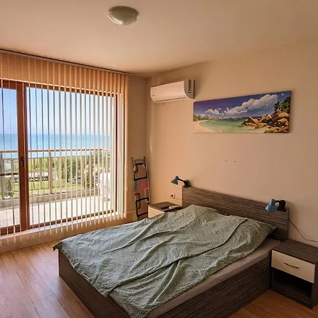 Даймънт Бийч Apartment